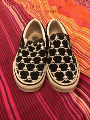 limeted edition vans - snygga vans köpta på beond retro använda ett fåtal gånger 