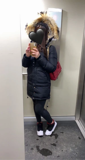 Äkta parajumper XXS passar även Xs/S - Säljer min parajumper jag köpte förra året då jag fick en ny jacka i present! Fint skick och jätte skön. 