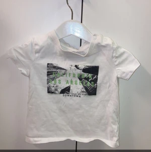 T-shirt  - Använd en del men ändå fint skick 