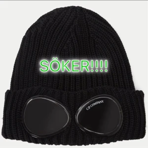 Cp company - Söker  Cp company mössa helt svart storlek S/M passar för bra pris ❤️