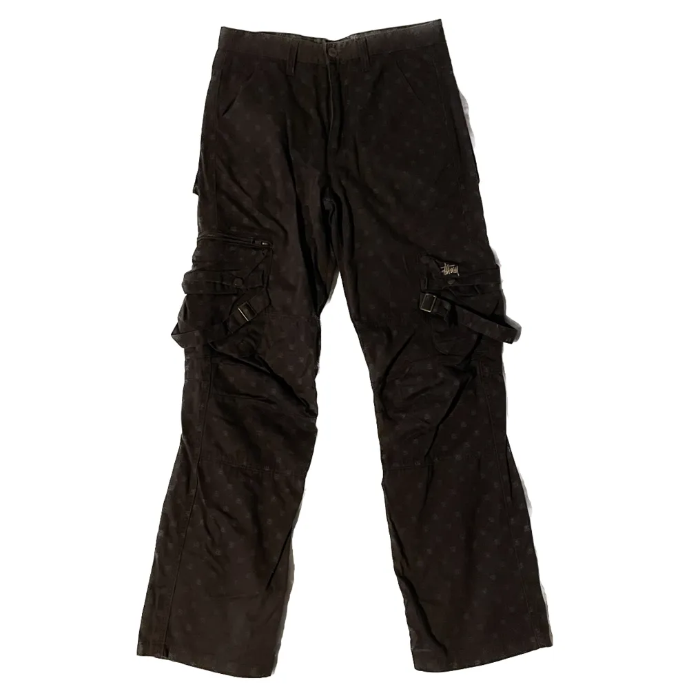 -rare vintage stussy all over print brown bondage pants   -size: 29”. Jeans & Byxor.