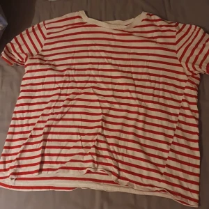 Tröja från Zara - 20kr. Köpten står för frakt men tröjan kostar 20🥰