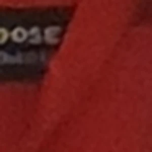 Varm dunjacka som ny. - En rejäl vinterparkas som värmer även vid extrema väderförhållanden. vind- och vattenavvisande yta för ökat skydd samt fyllning av dun- och fjäderblandning.j0ack0an är den på bilden. Obs ingen päls ingår 