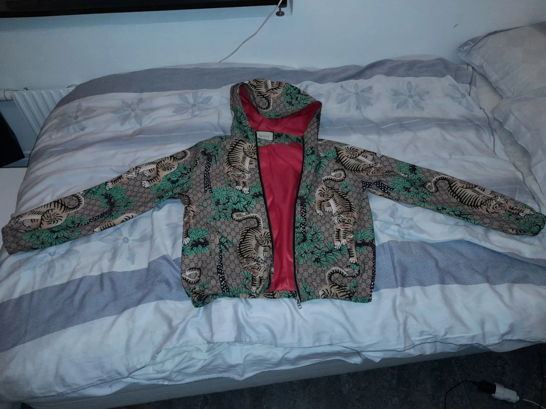 Gucci jacka  - 90