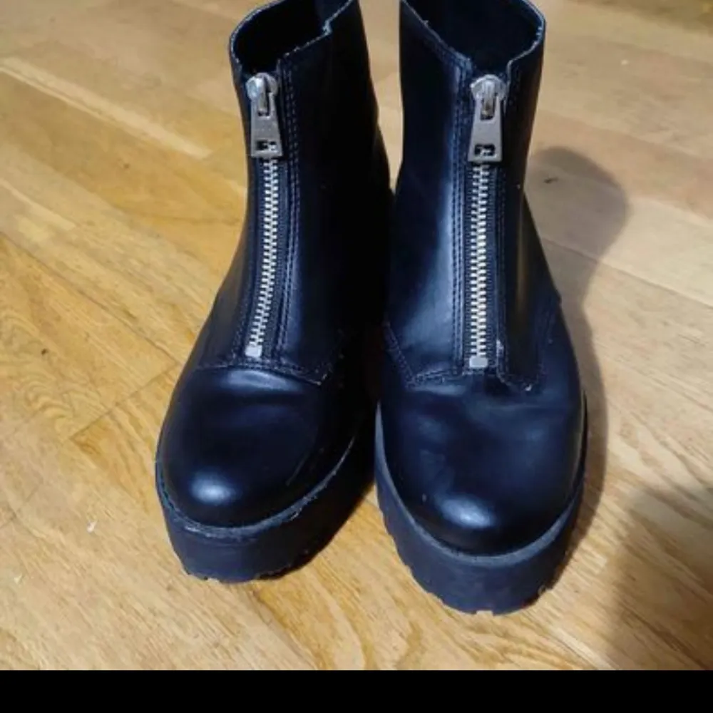 H&M women boots, used -like new. Skor.