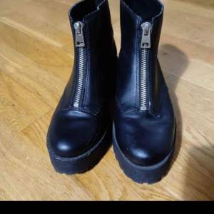 H&M women boots, used -like new