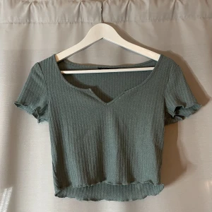 Grön topp - Supersöt top. Aldrig använd