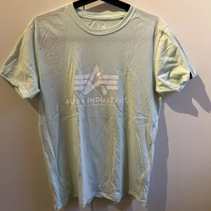 Alpha Industries T-shirt - Använder inte, använd 1 gång som ny.