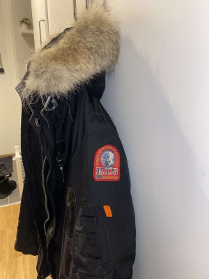 Pj vinterjacka  - En pj äkta med kvitto. köpt för 10 999 på johnells