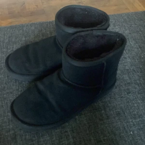 Uggs  - Svarta uggs, storlek 39 Andvända under förra vintern