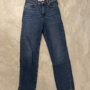 Raka jeans från Carin Wester köpta i somras för 600kr. 