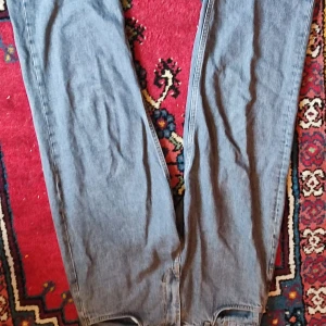 Karve jeans M - Ny skick, använda ungefär 3 gånger. Loose fit. 