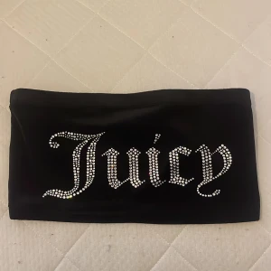 Juicy bandotopp  - Juicy topp använder ej, bra skick alla pärlor kvar! Nypris 449kr Mitt pris: 100kr eller mindre vid snabb affär❤️