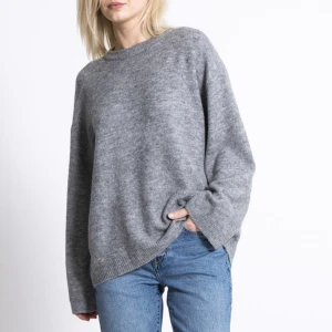 Grå stickad tröja - Ny, får inte användning av den