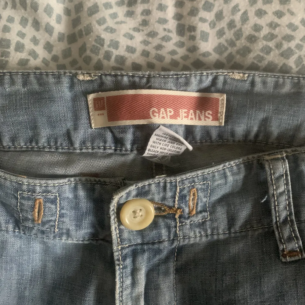 Blåa jeans från GAP i storlek 6 (passar S-M). Använda men i bra skick!. Jeans & Byxor.
