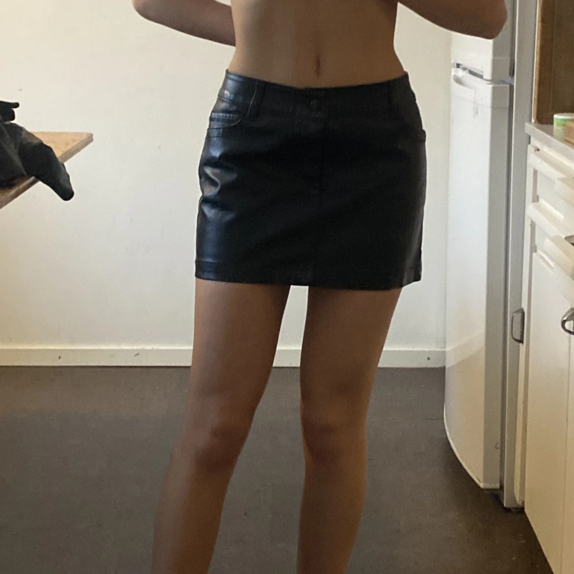 Lågmidjad skinnkjol  - 91