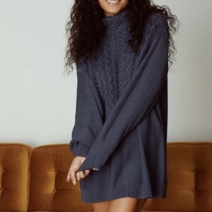 Stickad klänning - Oanvänd stickad klänning från NAKD med prislapp kvar. Köpt för 599kr säljer för 400kr☺️