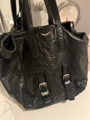Zadig väska  - Större zadig väska, kom med prisförslag! Såklart äkta och köpt för ca 5500kr❤️
