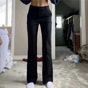 Bikbok kostymbyxor  - Säljer mina kostymbyxor från bikbok i storlek 34! 😇(lånad bild)