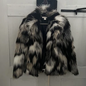 Pälsjacka stl 36 - Knappt använd då den är för liten för mig. 