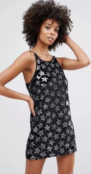 NY,festklänning, miniklänning, Motel Rocks, velvet, svart, strl M, UK 10  - Denna vackra klänningen från märket Motel Rocks i minilångt säljer jag på grund av flytt. Klanningen är figurnära men inte fullständigt tight. Den är ny med tags kvar. Fabrik: veluer, velvet, sammet  Du kan också hämta varan hos mig. 