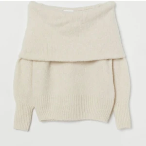 Of shoulder tröja  - Of shoulder tröja från HM. Köpt för 299kr. Har inte kommit till andvändning. Kan diskutera priset 