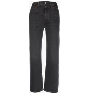 Levis jeans - Säljer mina levis jeans för 350kr (nypris 1300kr) eller vid högre bud. Säljer för dom är för små och för att jag inte andvönder dom.