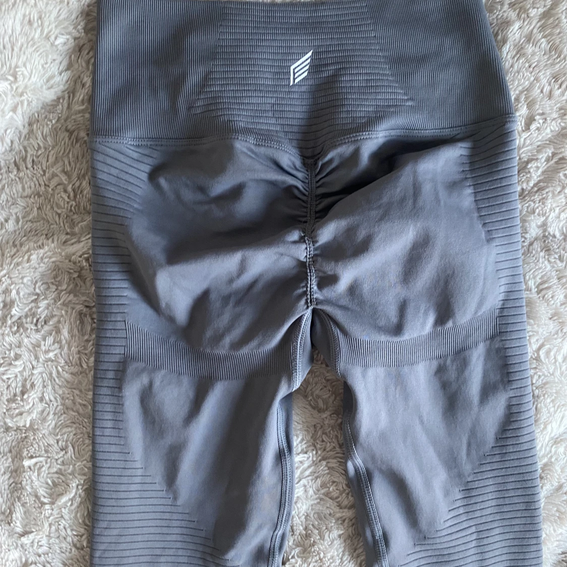 Gråa träningstights  - 91