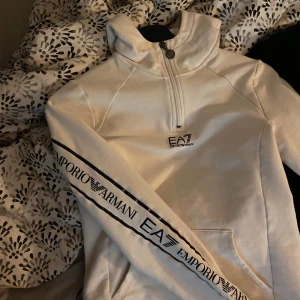 Ea7 - Jättefin ea7 hoodie storlek xs 🌸