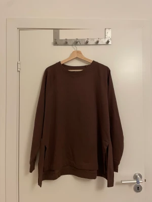 Sweatshirt - Längre tröja från Cubus, strl XS/S men är oversized. Använd fåtal gånger💕