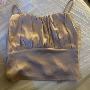 Topp  - Rosé färgad topp från shein i stl xs, 20kr