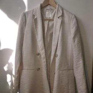 Kavaj  - Kavaj i storlek 36 från H&M fint skick