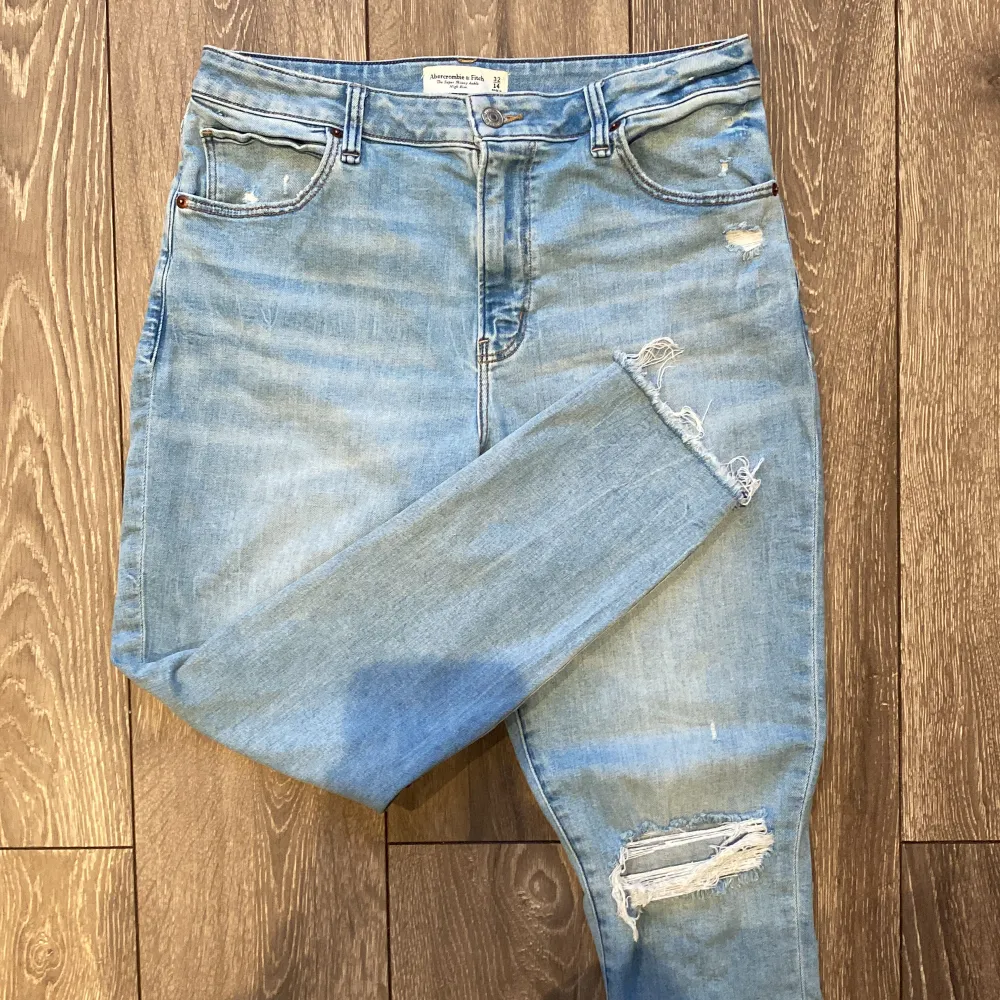 Abercrombie & fitch Curve Love The super skinny ankle High Rise jeans. Storlek 32w regular US 14. Nypris 923kr. Är endast testade en gång så är i topp skick.. Jeans & Byxor.