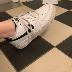 Nike skor - Bra skick Stolek 38 Vita och svarta Köpte för 1200 