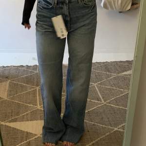Helt nya jeans från zara i storlek 36❣️