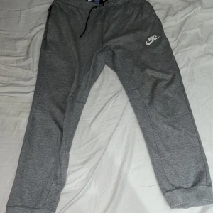 Nike byxor - Nike byxor i storlek M.