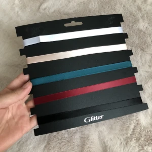 Chocker halsband - Jättefina 5 st sidenchockers som är justerbara och helt oanvända. 13 kr frakt tillkommer, skriv gärna vid frågor. 
