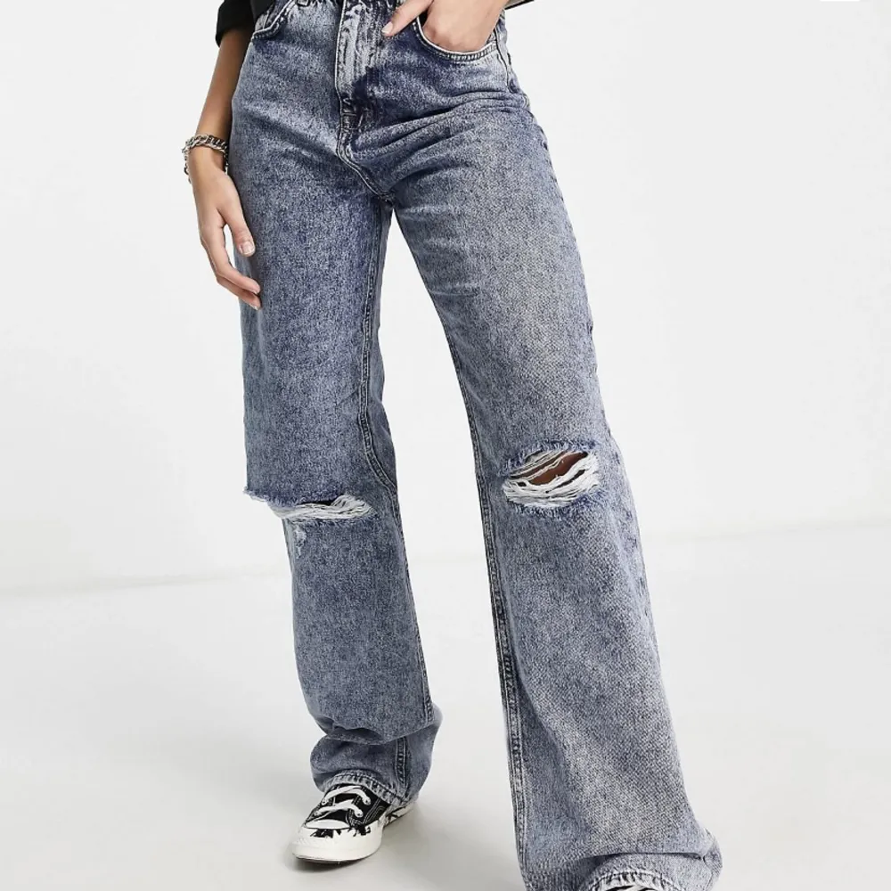 Jeans använda få gånger Strl 36, dam Inköpta för 399kr, säljer för 169kr Är 163 och de är lite för långa för mig. Jeans & Byxor.