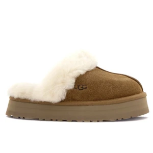 UGGS DISQUETTE SLIPPERS - Helt oanvända uggs disquette som jag säljer då dom var för små i storleken för mig. Finns att hämtas upp i Sundbyberg alternativt Östermalm.