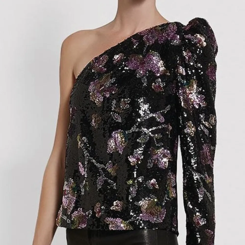 Beautiful top from Self Portrait perfect for holidays party. Never worn with tags and shopping box. Toppar.