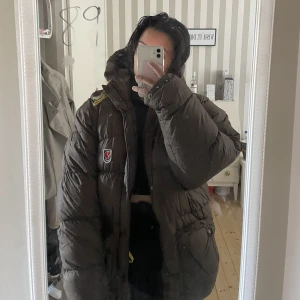 Fjällräven jacka - Brun fluffig Fjällräven jacka strl xs men passar s/m, använt skick💗💖💘💕💞