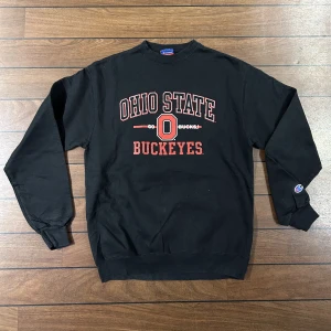 Champion Ohio state Hoodie - Snygg Champion Hoodie i storlek M!  Bara att skriva om de är något ni undrar över!  Använd gärna köp nu!
