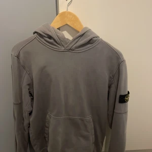 Stone island hoddie  - Stone island hoddie  Stolek: 170 Cond: 6/10 Flaws