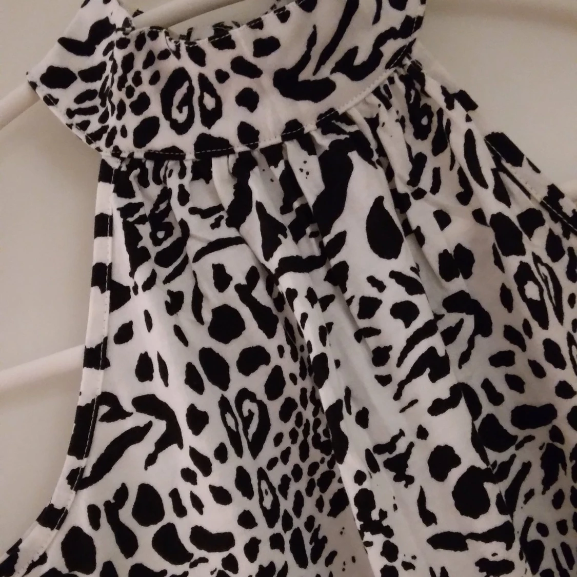 NY, oanvänd svart - vit halternecktopp / topp med polo. Storlek: 34/XS. - 90