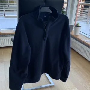 GAP fleece - Storlek L mörkblå fint skick!