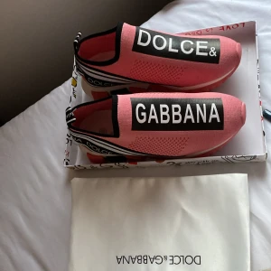 Skor Dolce & Gabbana - Äkta Dolce & Gabbana skor värd 6000 kr, mycket bra i skick, använt ett par gånger bara.