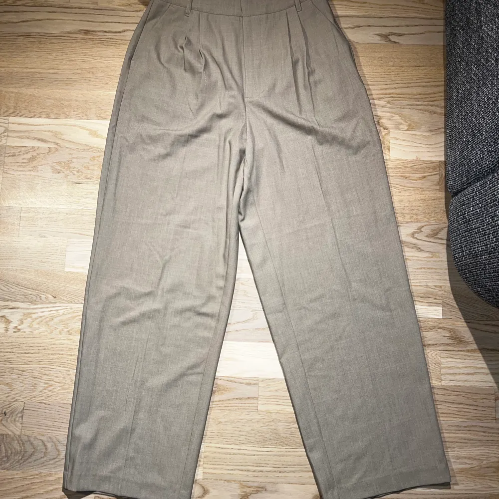Junkyard linen trousers   Size: M Used 3 times, fit to small for me. Jeans & Byxor.