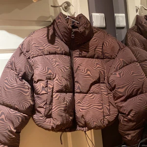 Vinter/höst jacka - Knappt använd vinterjacka, kroppad mer storlek s.