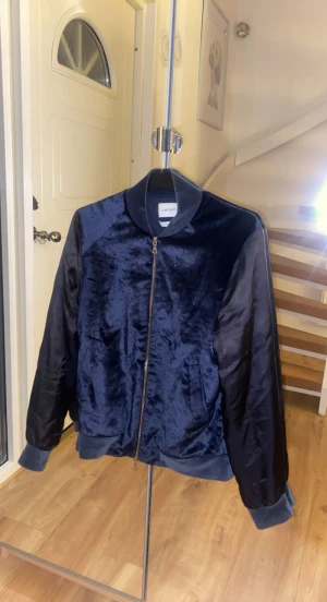 Limitato jacka - Säljer nu min snygga limitato jacka som inte finns att köpa någonstans längre har inte använt den då den var för liten i storlek Nypris:3000