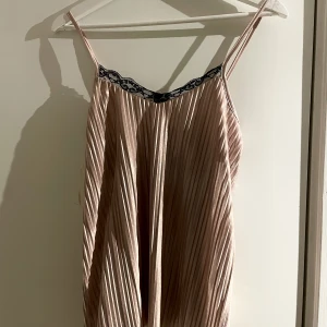 Linne - Säljer detta super fina linnet från Sisterspoint! Säljer pågrund av att den inte kommer till användning…💗 frakten ingår i priset💗